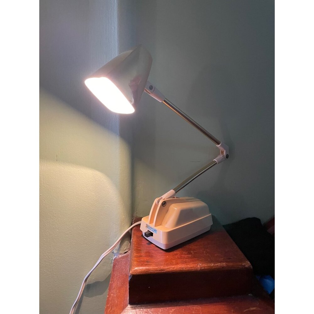 Vintage MCM Cygnet-Lite Model X317 Yellow gold Folding Desk Lamp - Picture 11 of 16